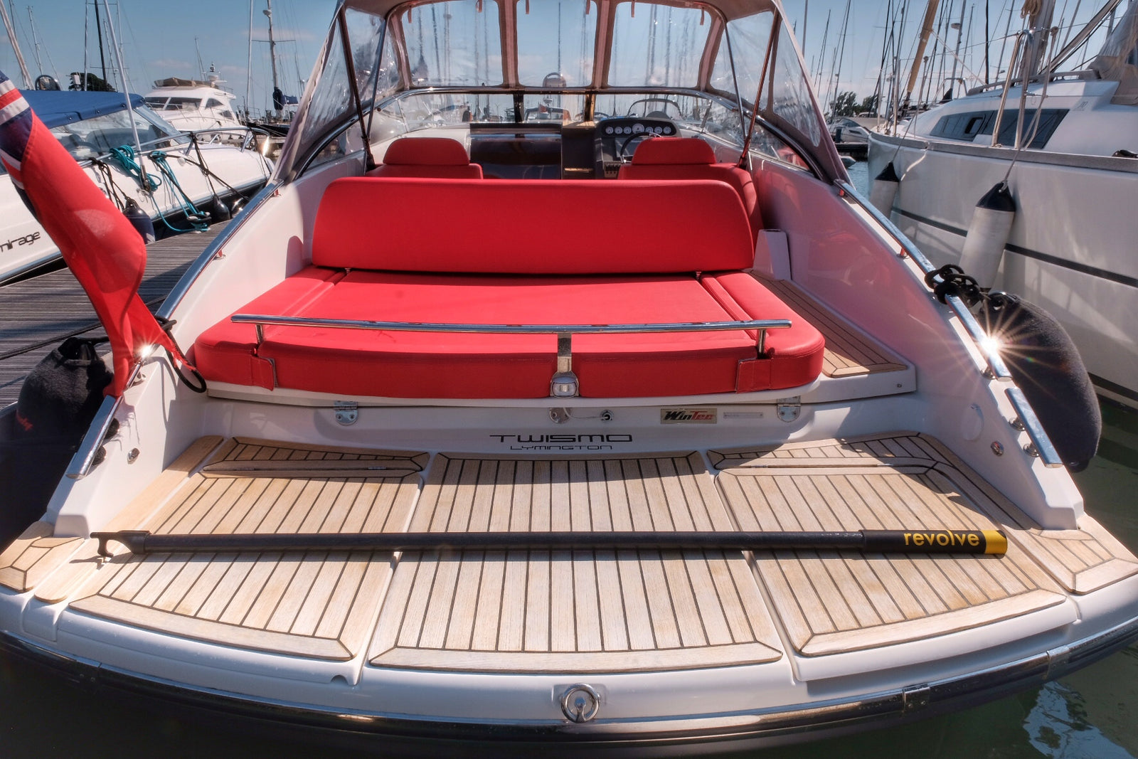 Revolve - foldable boat hook